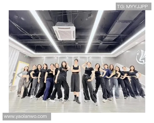 武汉街舞队灵活性揭秘：街舞文化与团队精神的完美结合